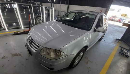 Volkswagen • Bora