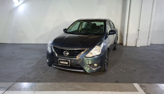 Nissan • Versa