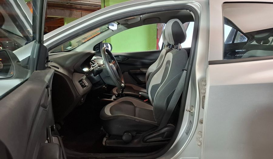 Chevrolet Onix 1.4 LT Hatchback 2013