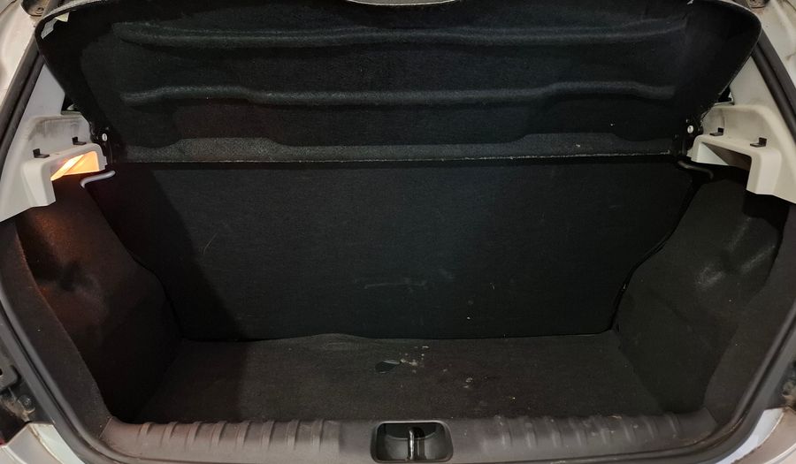 Chevrolet Onix 1.4 LT Hatchback 2013