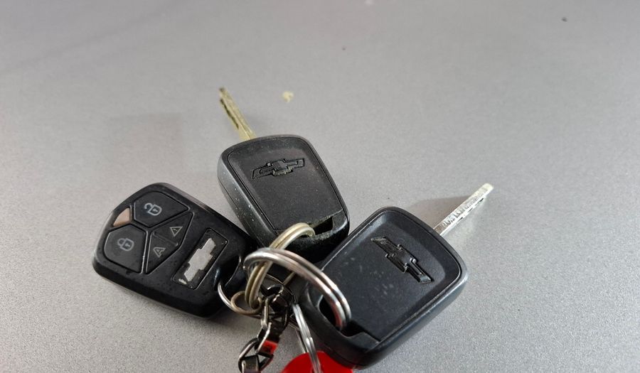 Chevrolet Onix 1.4 LT Hatchback 2013