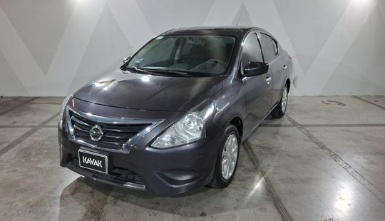 Nissan • Versa