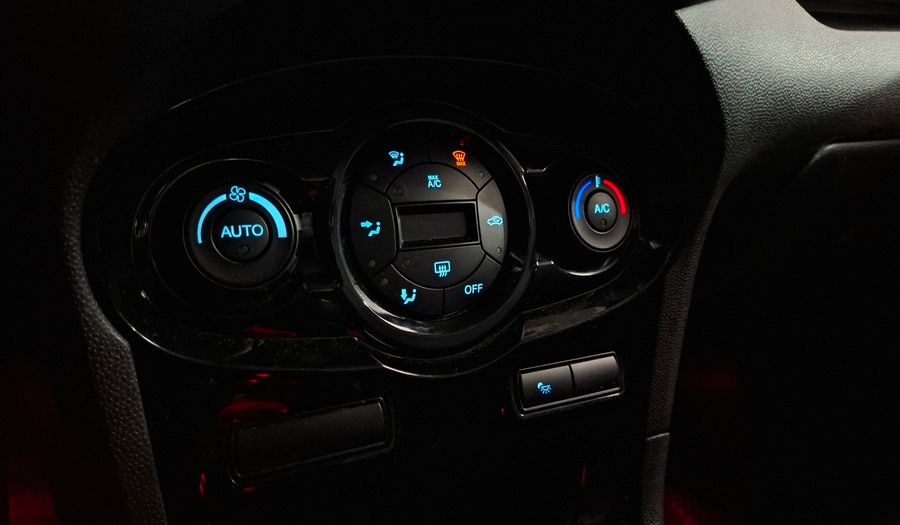 Ford Fiesta Kinetic Design 1.6 TITANIUM Sedan 2018