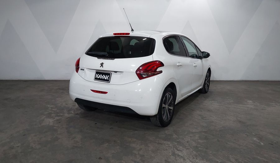 Peugeot 208 1.6 FELINE MT Hatchback 2017