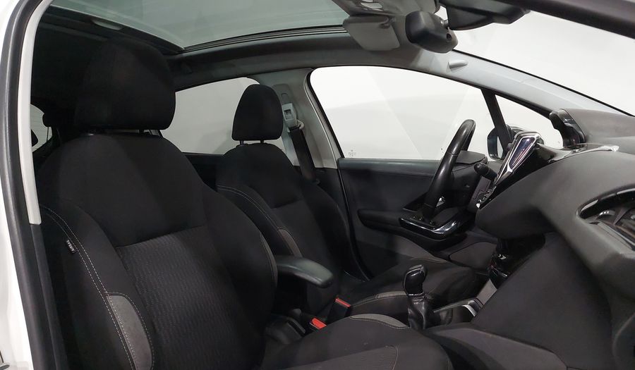 Peugeot 208 1.6 FELINE MT Hatchback 2017