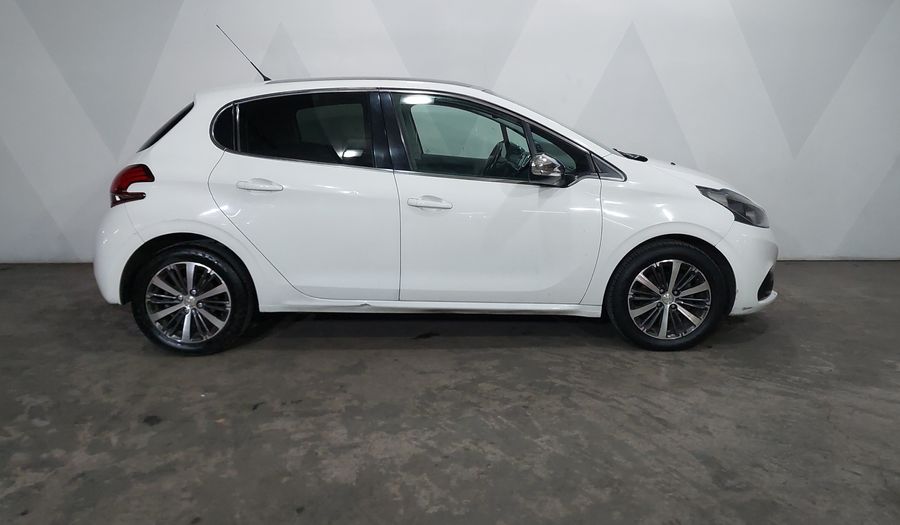 Peugeot 208 1.6 FELINE MT Hatchback 2017
