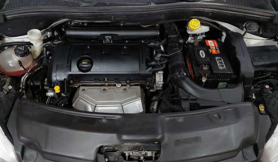 Peugeot 208 1.6 FELINE MT Hatchback 2017