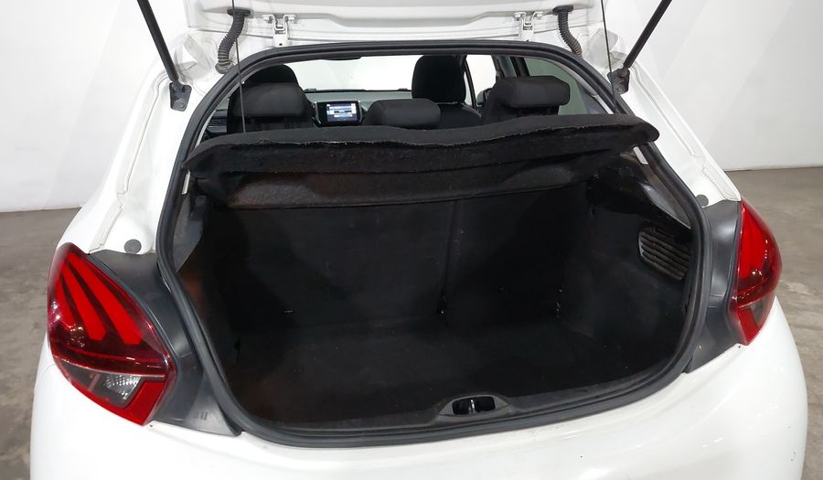 Peugeot 208 1.6 FELINE MT Hatchback 2017