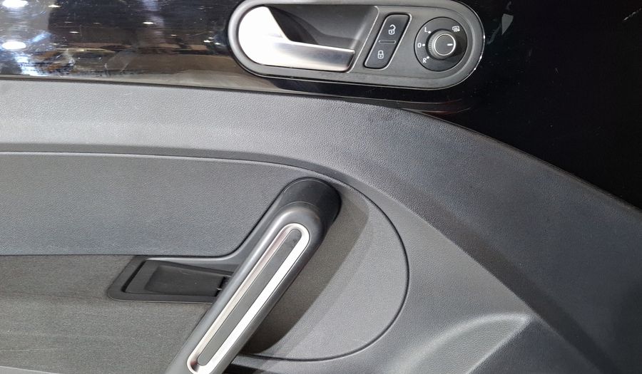 Volkswagen Beetle 2.5 SOUND AUTO Hatchback 2018