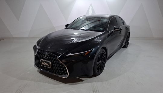 Lexus • IS