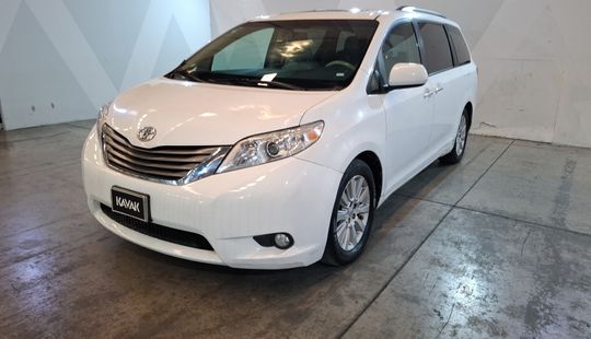 Toyota • Sienna