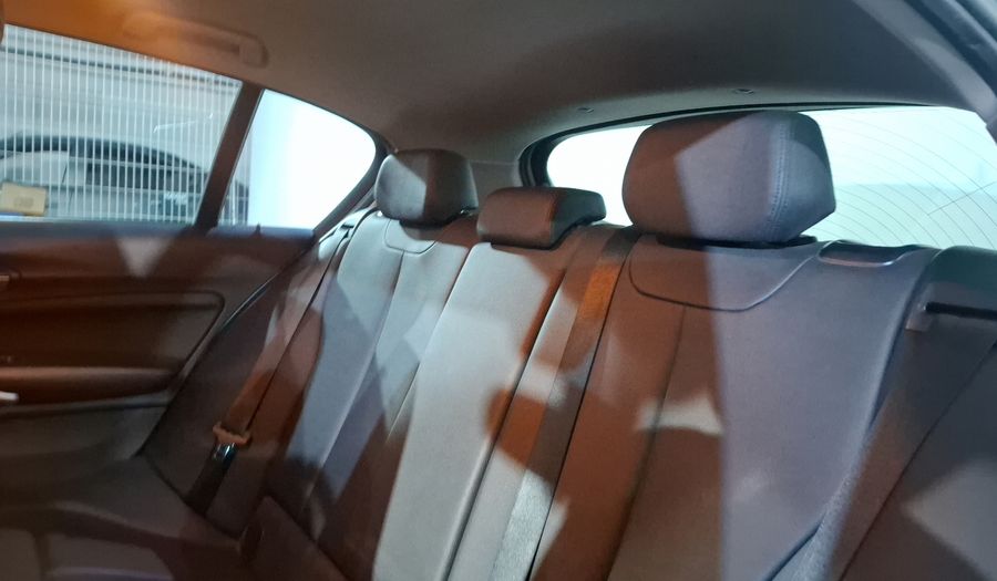 Bmw Serie 1 1.6 118IA Hatchback 2015