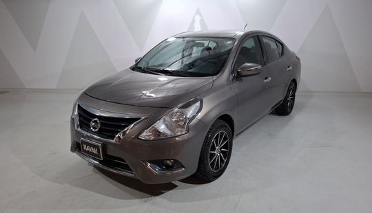 Nissan • Versa