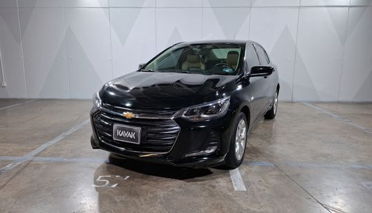 2021 • 43,878 km • Automático
