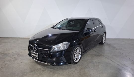 Mercedes Benz • Clase A