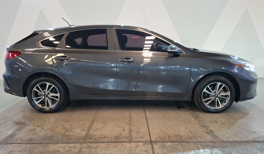 Kia Forte 2.0 EX IVT Hatchback 2022