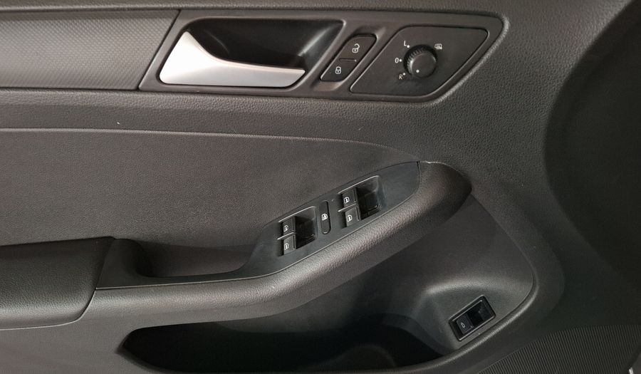 Volkswagen Jetta 2.5 STYLE ACTIVE TIPTRONIC Sedan 2014