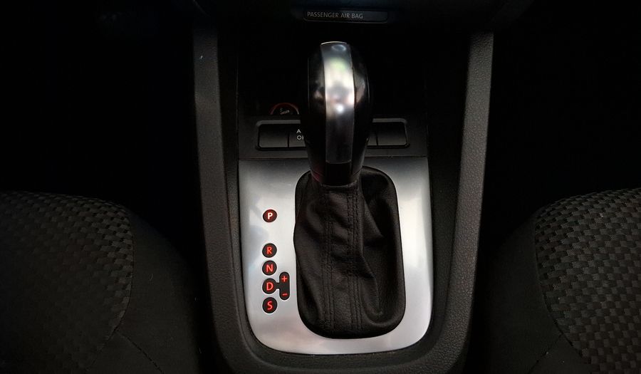 Volkswagen Jetta 2.5 STYLE ACTIVE TIPTRONIC Sedan 2014