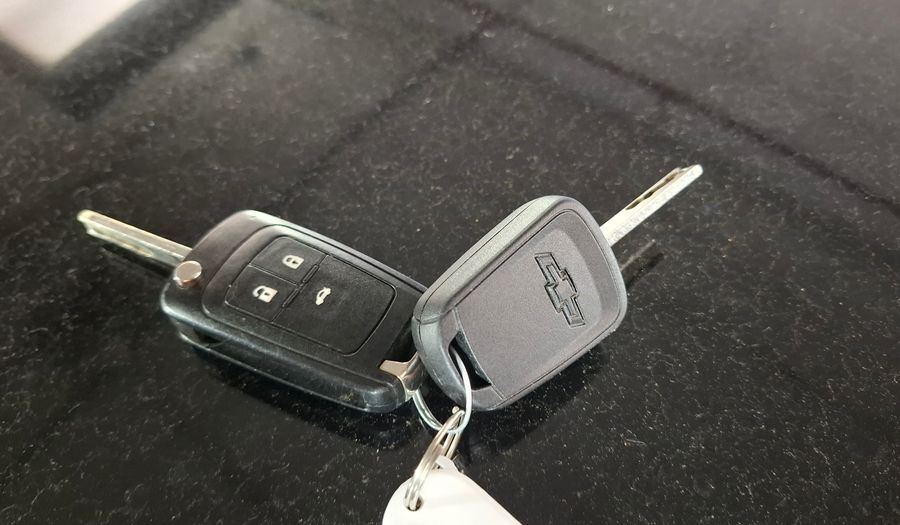 Chevrolet Onix 1.4 LT Hatchback 2016
