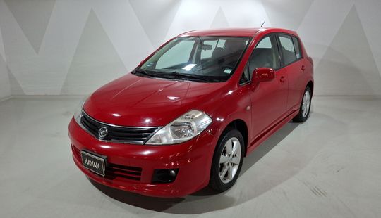 Nissan • Tiida