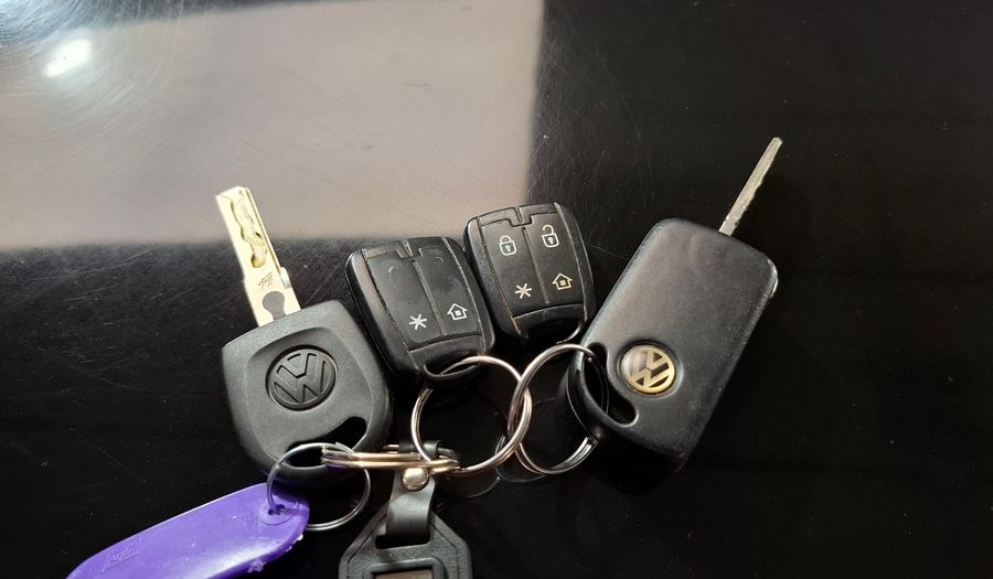 Volkswagen Fox 1.6 COMFORTLINE Hatchback 2013