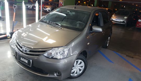 Toyota • Etios