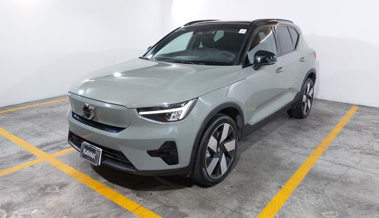 Volvo • XC40