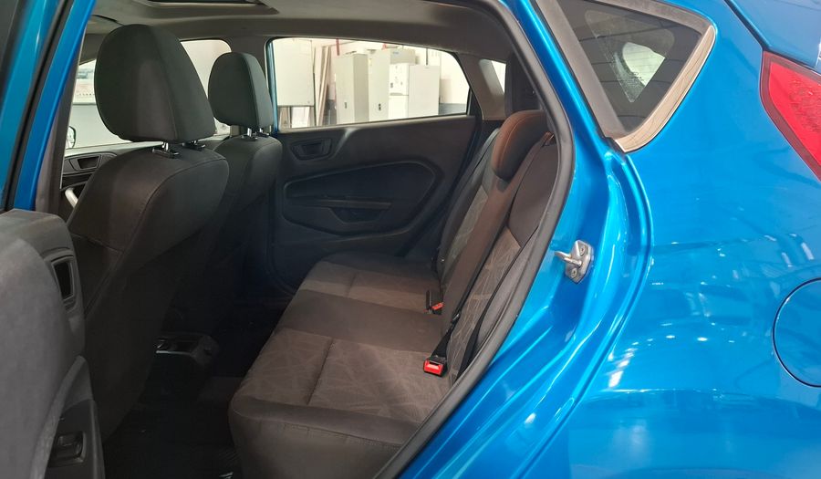 Ford Fiesta Kinetic Design 1.6 16V TITANIUM Hatchback 2013