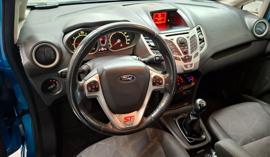 Ford Fiesta Kinetic Design 1.6 16V TITANIUM Hatchback 2013