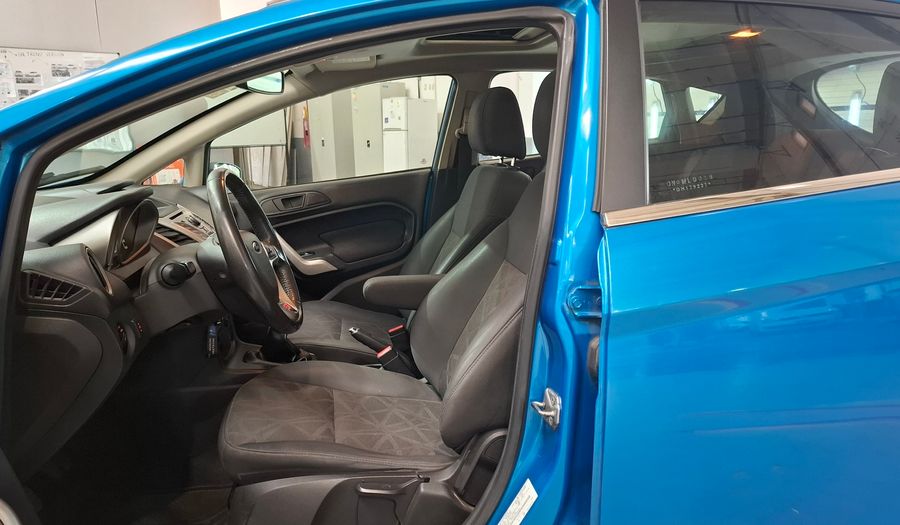 Ford Fiesta Kinetic Design 1.6 16V TITANIUM Hatchback 2013
