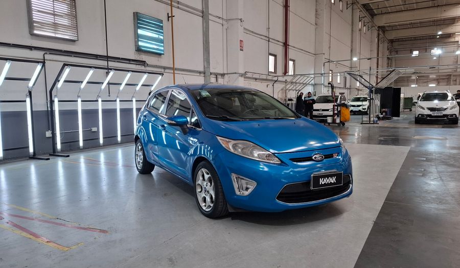 Ford Fiesta Kinetic Design 1.6 16V TITANIUM Hatchback 2013