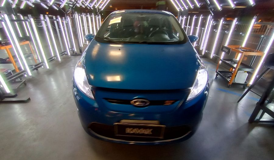Ford Fiesta Kinetic Design 1.6 16V TITANIUM Hatchback 2013
