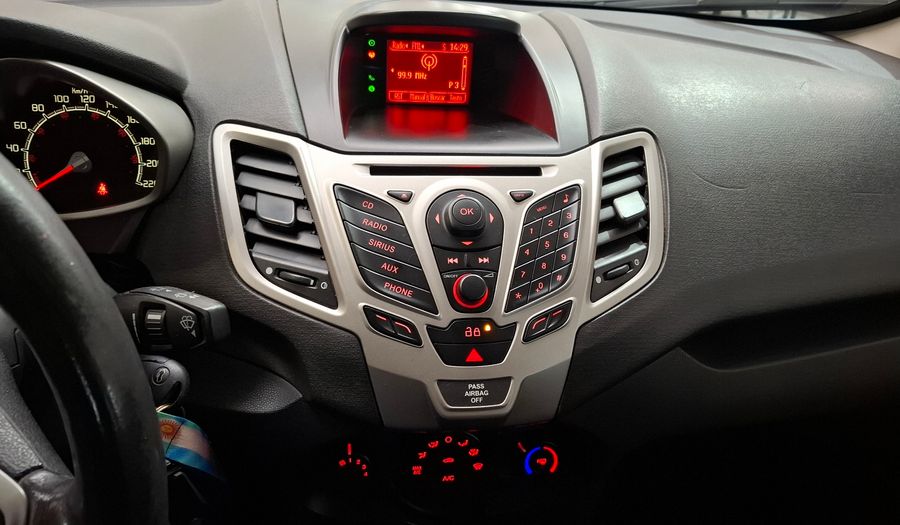 Ford Fiesta Kinetic Design 1.6 16V TITANIUM Hatchback 2013
