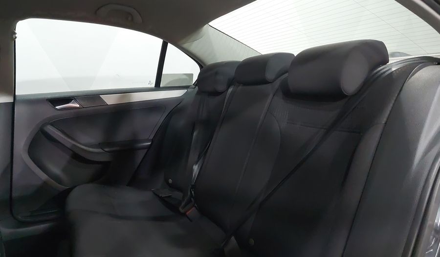 Volkswagen Jetta 2.5 TRENDLINE MT Sedan 2015
