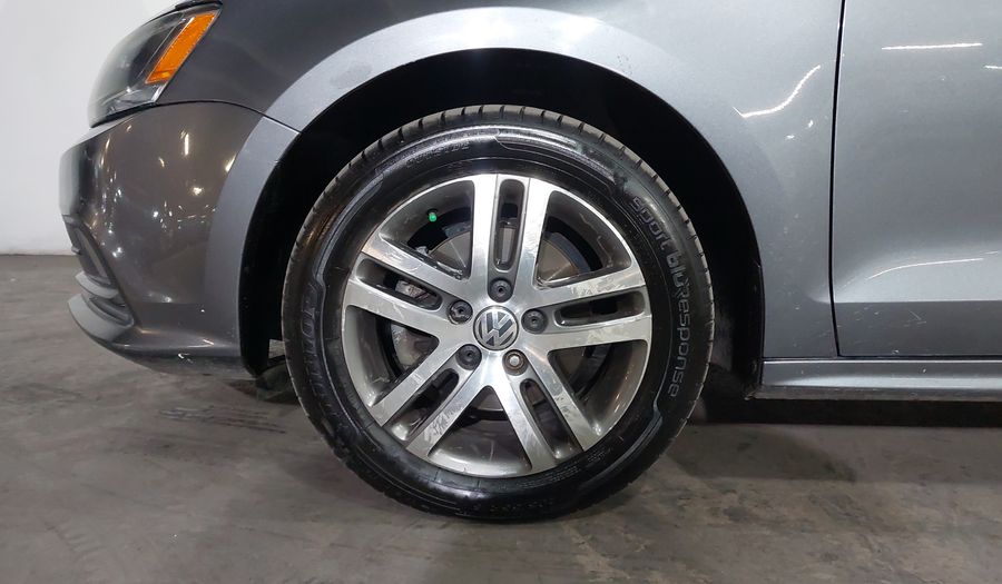 Volkswagen Jetta 2.5 TRENDLINE MT Sedan 2015