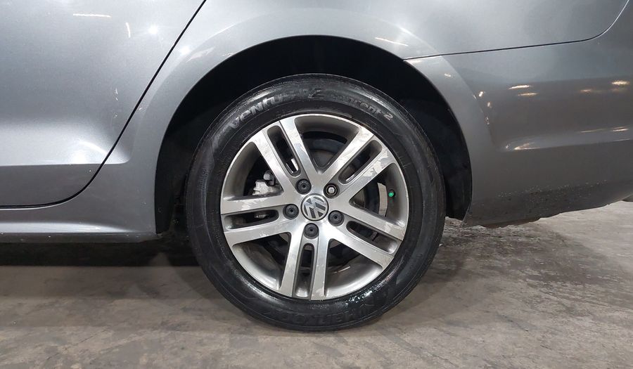 Volkswagen Jetta 2.5 TRENDLINE MT Sedan 2015