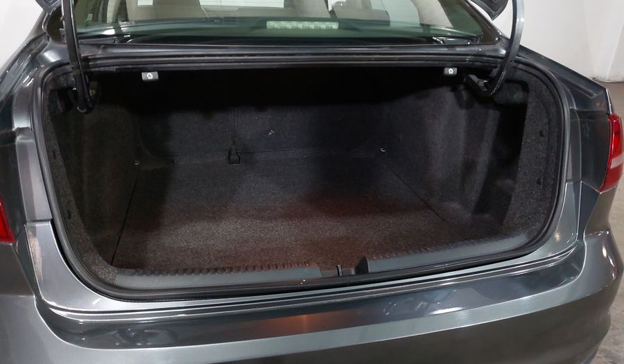 Volkswagen Jetta 2.5 TRENDLINE MT Sedan 2015