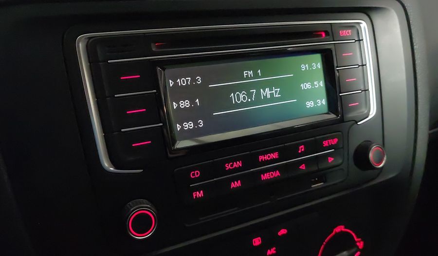 Volkswagen Jetta 2.5 TRENDLINE MT Sedan 2015