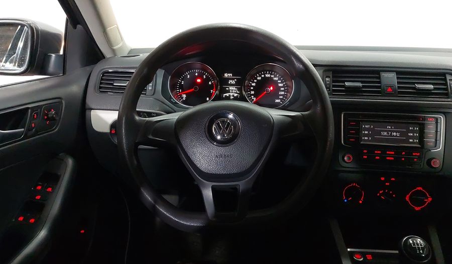 Volkswagen Jetta 2.5 TRENDLINE MT Sedan 2015