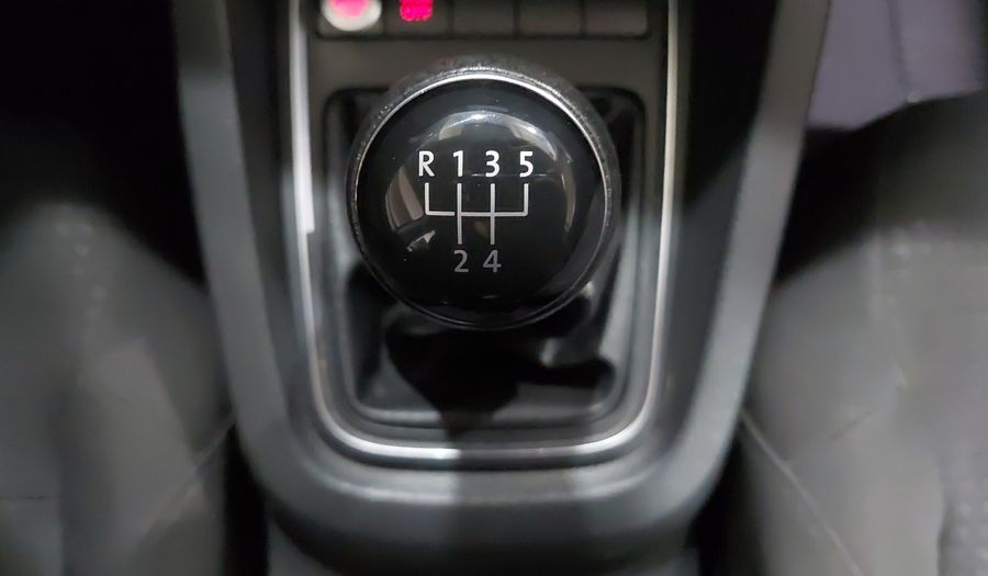 Volkswagen Jetta 2.5 TRENDLINE MT Sedan 2015