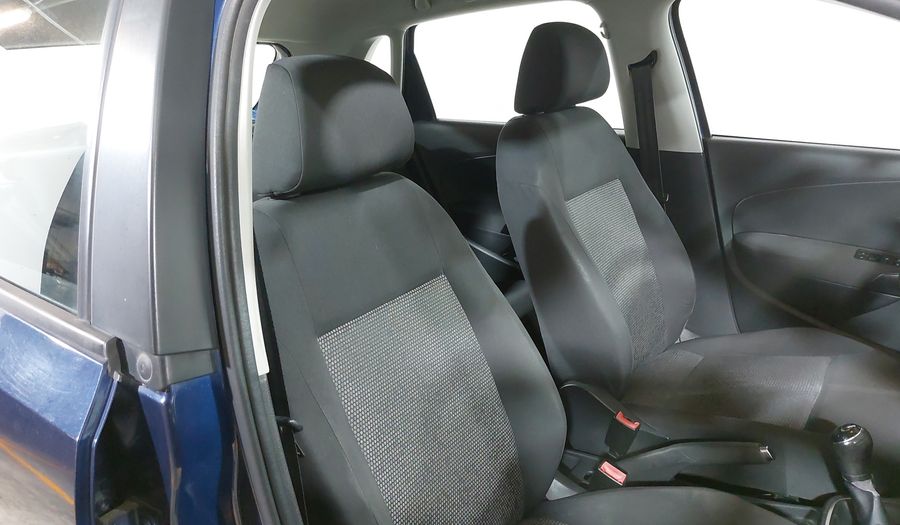 Volkswagen Polo 1.6 MT Hatchback 2015