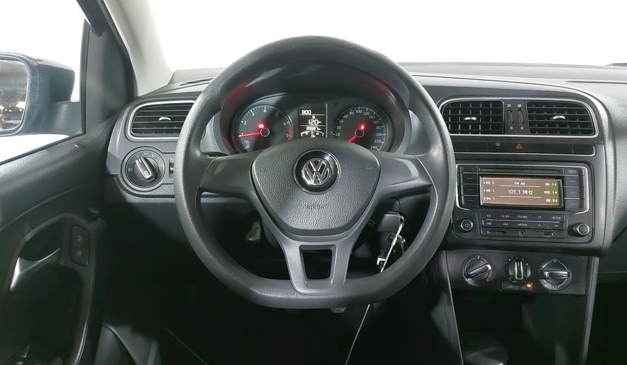 Volkswagen Polo 1.6 MT Hatchback 2015