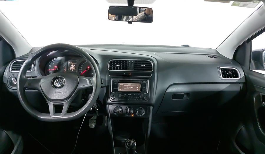 Volkswagen Polo 1.6 MT Hatchback 2015