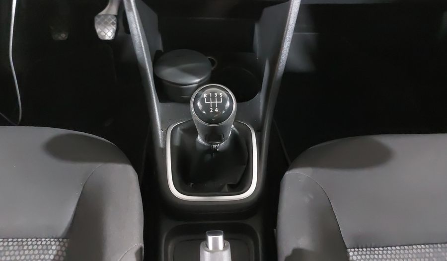 Volkswagen Polo 1.6 MT Hatchback 2015