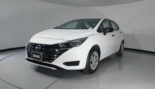 Nissan • Versa