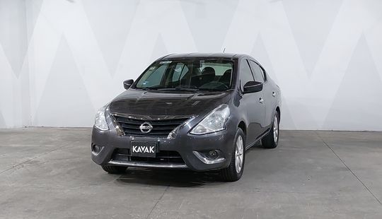 Nissan • Versa