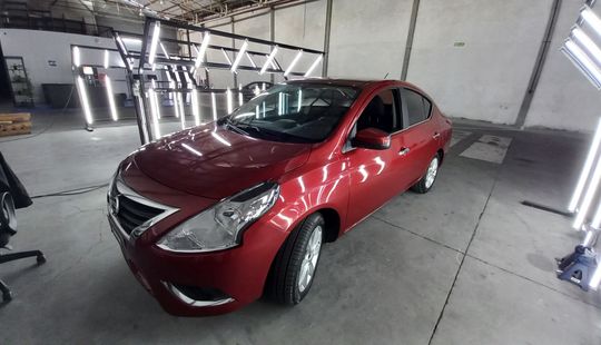 Nissan • Versa