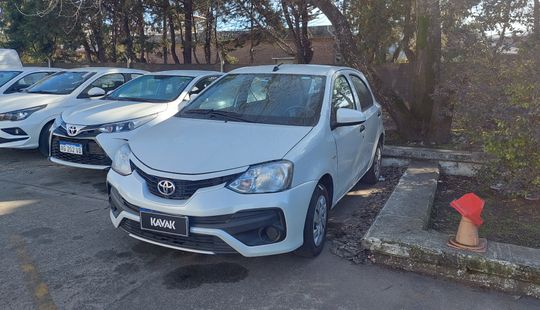 Toyota • Etios