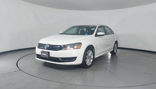 Volkswagen • Passat