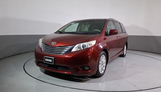 Toyota • Sienna